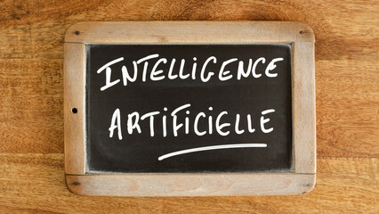 les mots "intelligence artificielle" écrit en français sur une ardoise