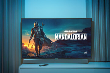 Obraz premium Start Wars The Mandalorian on TV screen