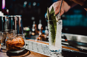 man hand bartender making cocktail in glass on the bar counter
