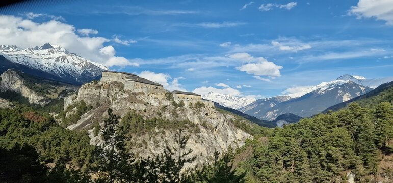 The fort Victor Emmanuel is located Aussois, in Savoie, 38 km east of Saint-Jean de Maurienne and 8 km northeast of Modane.