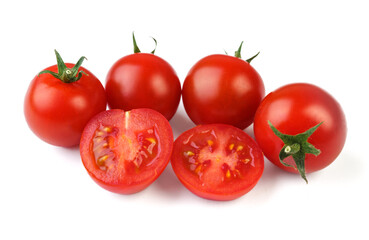 Pomidory koktajlowe na białym tle