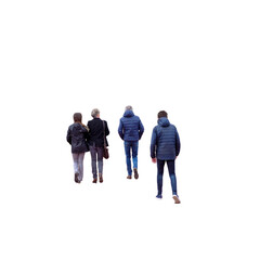 Quatre personnes de dos marchant en extérieur, deux femmes à gauche et deux hommes à droite,...