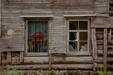 Fototapeta na wymiar Abandoned ruined old house, Teriberka, Murmansk region