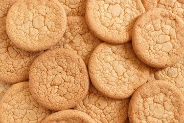 Sweet crunchy round cookies background. Top view. - 585800706