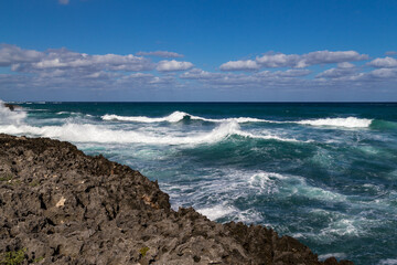 Fototapeta na wymiar Waves crashing on rocks.