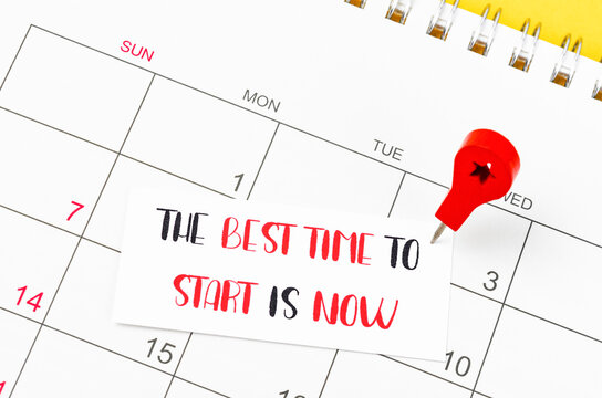 The word Best time to start is now and wood push pin on calendar page.