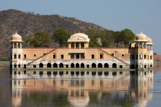 Palacio de Jal Mahal en el lago Man Sagar, en la ciudad de Jaipur, Rajast&aacute;n, India