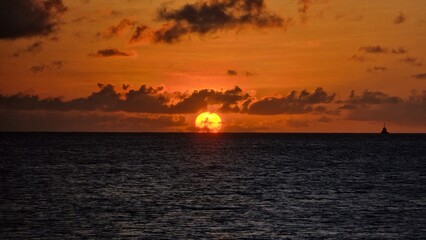 Obraz premium Sunset over the ocean 