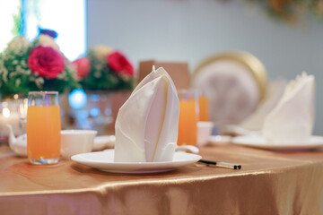 Traditional Chinese wedding table setting in a wedding ballroom