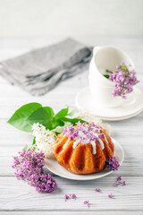 Spring cupcake with lilac flowers