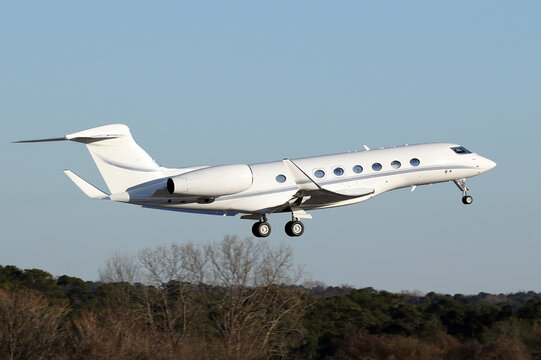 Gulfstream 650 Private Jet - Taking off from Atlanta Peachtree DeKalb Airport
