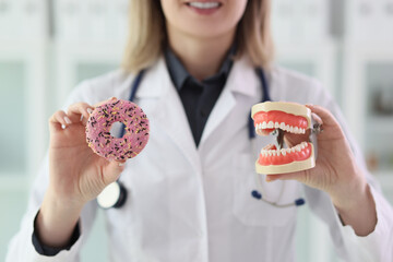Dentist explains impact of sweets on teeth health in clinic
