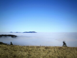 Dense fog in the mountains often occurs in autumn