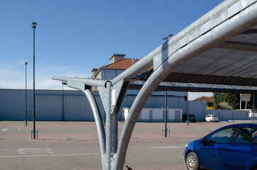 particular structure of roofs and canopies for parking lots with anti-hail shading, pergola...