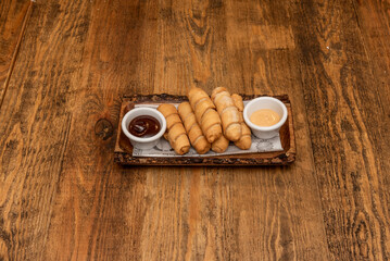 The Teques. Likewise, its possible Zulian and Caracas origin is contemplated. There are tequeños stuffed with cheese and ripe plantain, dulce de leche, chocolate and guava jam