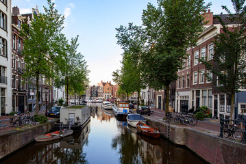 Fototapeta premium Amsterdam canals in the morning light