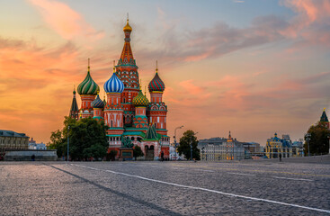 Obraz premium Saint Basil's Cathedral and Red Square in Moscow, Russia. Architecture and landmarks of Moscow. Sunrise cityscape of Moscow
