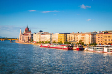 Obraz premium Beautiful view of Hungarian parliament, Budapest , Hungary