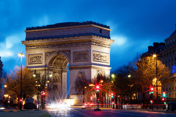 Fototapeta na wymiar The Triumphal Arch in rainy evening, Paris, France.