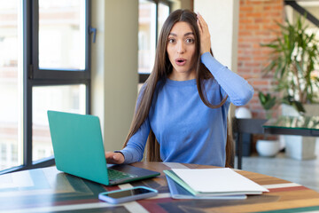 Fototapeta premium feeling extremely shocked and surprised. laptop and desk concept