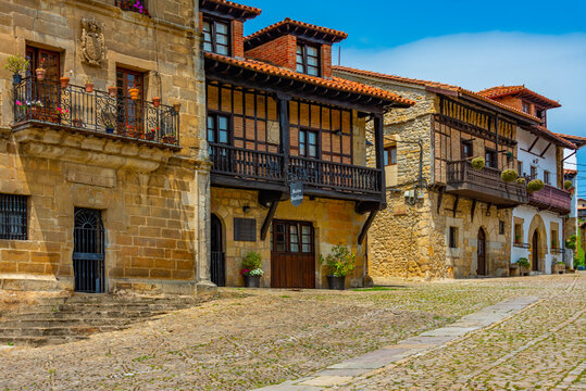 Fototapeta Medieval streets of Santillana del Mar in Spain