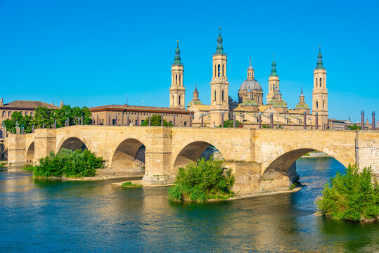 basilica de nuestra senora de pilar and puente de piedra in Zaragoza, Spain