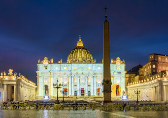 Fototapeta premium St. Peter's basilica in Vatican at night, center of Rome, Italy (translation 