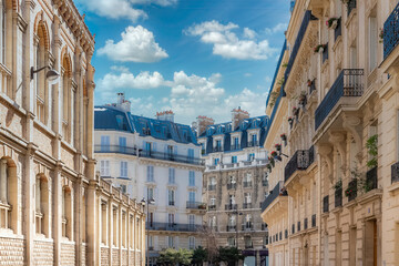 Fototapeta na wymiar Paris, beautiful buildings in a luxury neighborhood