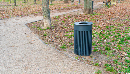 Modern Iron Garbage Bin, Black Trash Can, Metal Waste Bin for Mix Trash and Non Recyclable Waste
