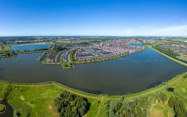 Poster Luftaufnahme mit dem Park van Luna und dem Ortsteil Stad van de Zon in Heerhugowaard. Provinz Nordholland in den Niederlanden © Jürgen Wackenhut