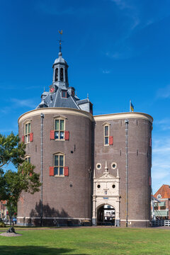 Wehrturm Dromedaris als Teil der ehemaligen Stadtmauer in Enkhuizen. Provinz Nordholland in den Niederlanden