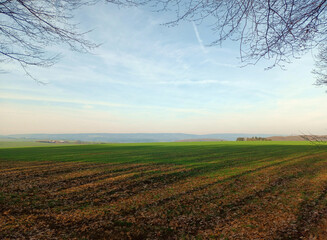 Aussicht in Richtung Losheim auf dem Wanderweg Traumschleifchen Odilienweg bei Oppen in der Gemeinde Beckingen im Landkreis Merzig-Wadern, Saarland.