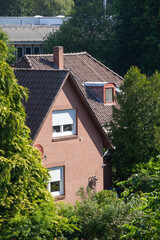 Fototapeta na wymiar Wohnhaus, Einfamilienhaus, Bäume, Rotenburg/Wümme, Niedersachsen, Deutschland