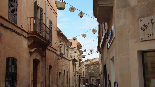 Abandoned alley in Mallorca with a blue sky backdrop. Straw hats sway in the wind on ropes across the street. Shot in slow-motion. Calming video. Perfect for relaxation or as a background.
Clip 011