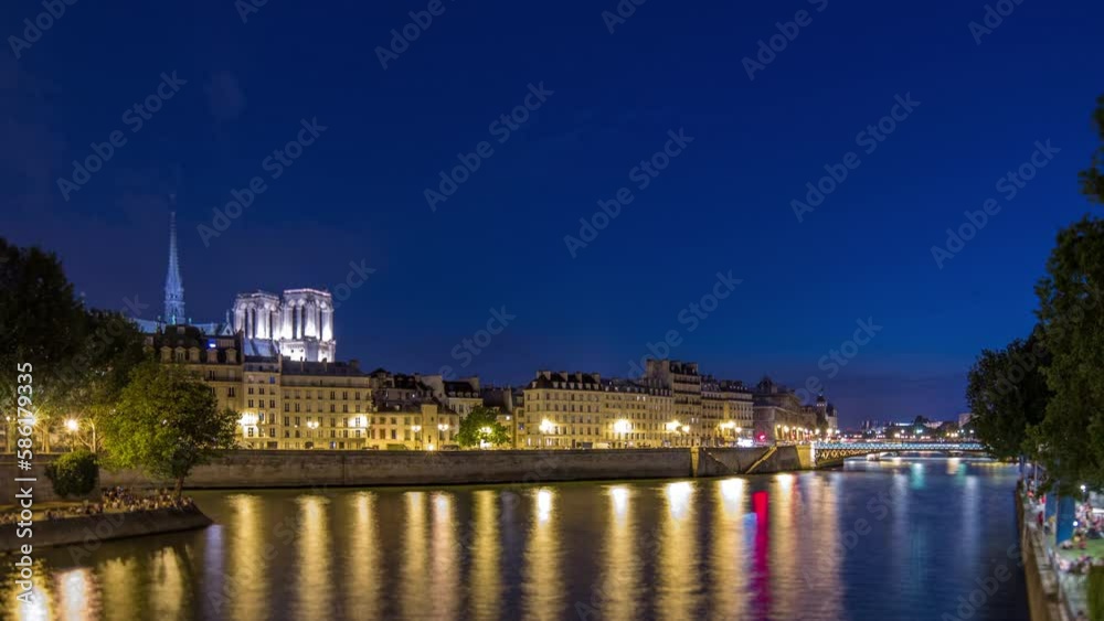 Wall mural notre dame de paris with le pont d'arcole bridge after sunset day to night transition timelapse, par