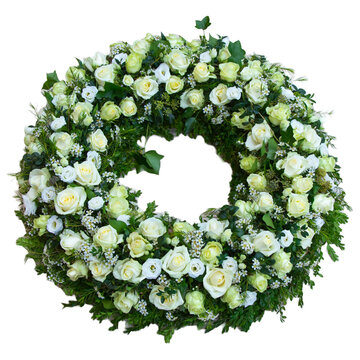 Trauerkranz mit wei&szlig;en Rosen