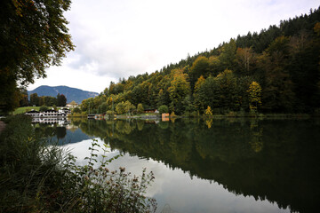 Fototapeta na wymiar Lake Riessersee near Garmisch Partenkirchen, Germany. Autumn