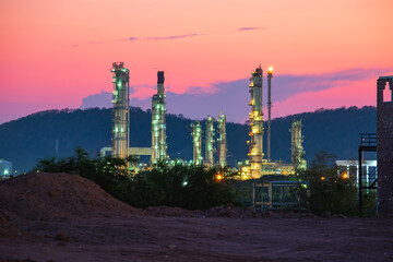 Obraz na płótnie Canvas Twilight sun orange scene of oil refinery plant and tower column oil of Petrochemistry industry
