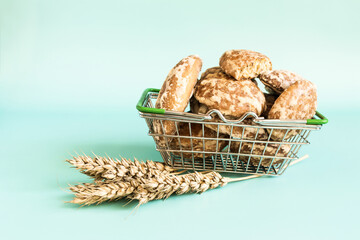 Fototapeta na wymiar A grocery basket full of fresh gingerbread and wheat spikelets close-up