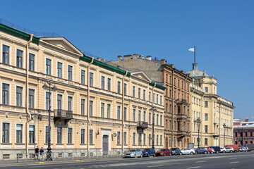 Fototapeta na wymiar St. Petersburg, old buildings on the historic embankment