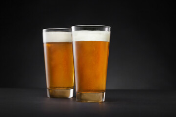 Glass with beer on a dark background. Pint of beer, craft beer - obrazy, fototapety, plakaty