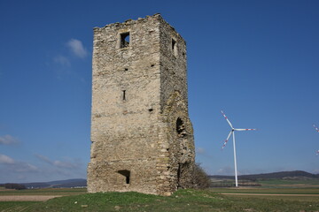Obraz premium Ruine Heidenturm bei Kittsee, Burgenland, Österreich, 16.03.2023