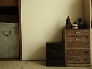 古い日本のアパート　和室　家具　廃墟　懐古的な