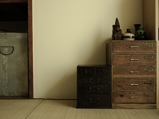 古い日本のアパート　和室　家具　廃墟　懐古的な