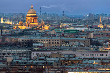 Fototapeta na wymiar view of St. Isaac's Cathedral and the historic city center in St. Petersburg in the evening, cityscape, illumination, sunset
