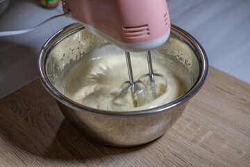 Stir the cake dough using a mixer in a metal bowl