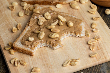 Obraz na płótnie Canvas Chocolate peanut paste for a quick breakfast