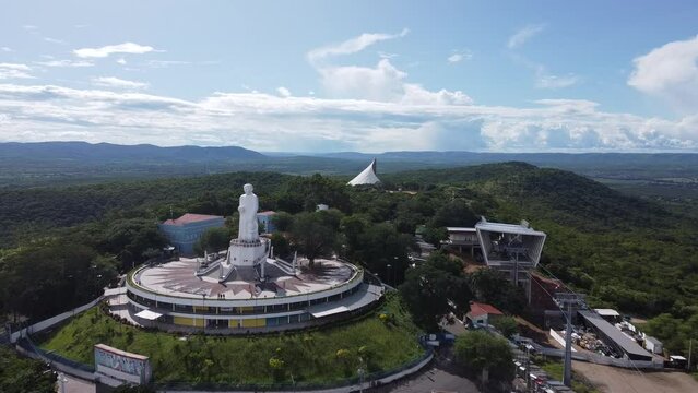 Juazeiro do Norte Crato Cariri Cear&aacute; Cidade Sert&atilde;o Nordeste Est&aacute;tua Padre C&iacute;cero Nossa Senhora Fatima Colina Horto Paisagem Igreja Museu Religi&atilde;o Religioso Chapada Araripe Religiosidade Drone A&eacute;reo