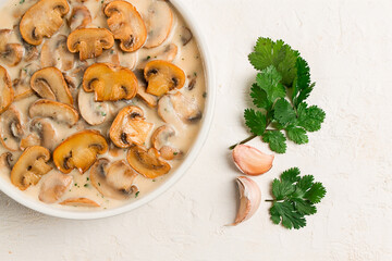 champignons in creamy garlic sauce, with herbs and spices, gravy, sauce, no people,