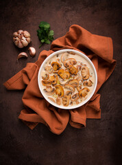 champignons in creamy garlic sauce, with herbs and spices, gravy, sauce, no people,